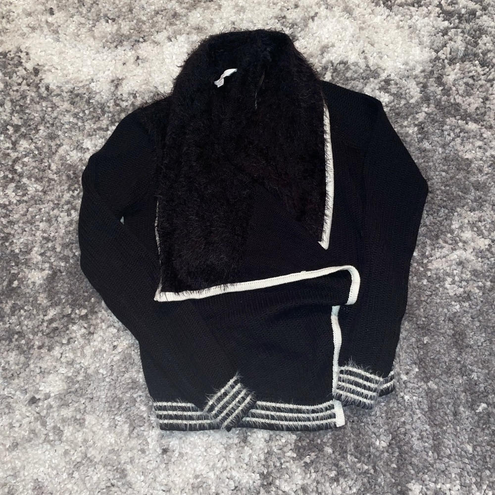 Black Cardigan With White Accents Bought at Kohl’s!!🖤🤍😁
